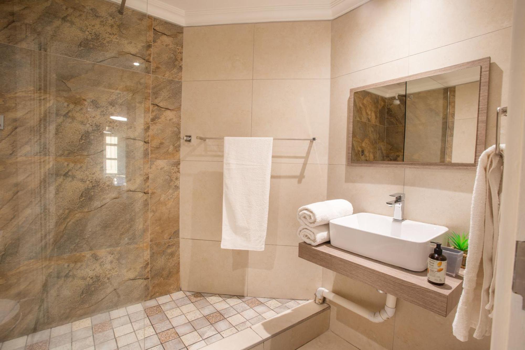 2 Sleeper With King Bed At Point Waterfront Apartment *