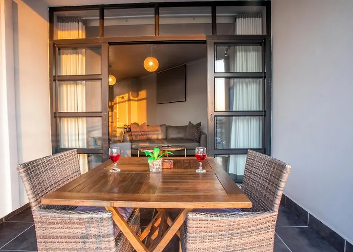 2 Sleeper With King Bed At Point Waterfront
