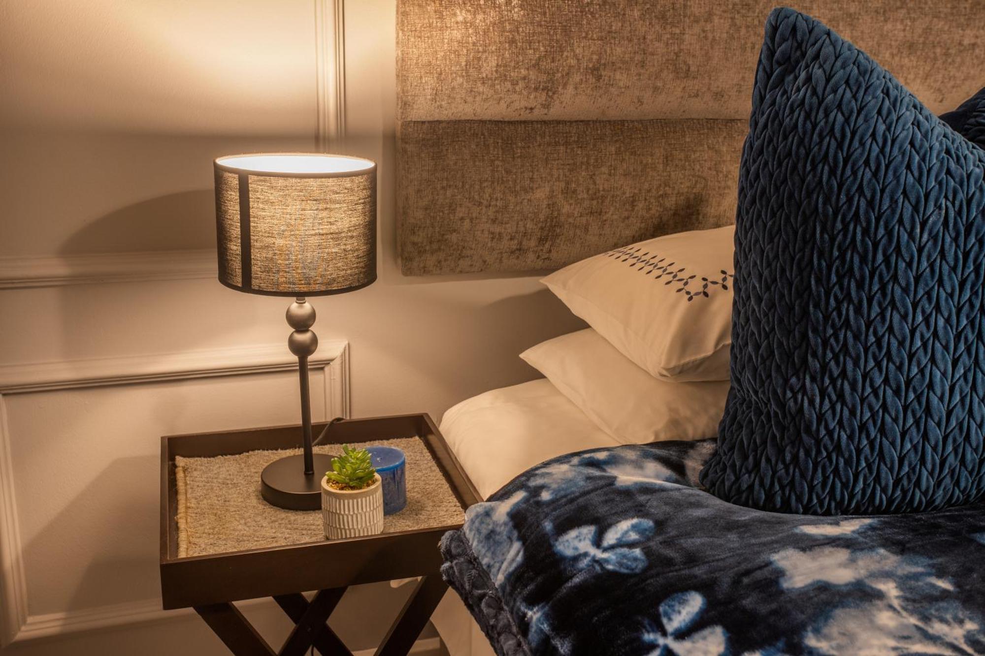 2 Sleeper With King Bed At Point Waterfront *