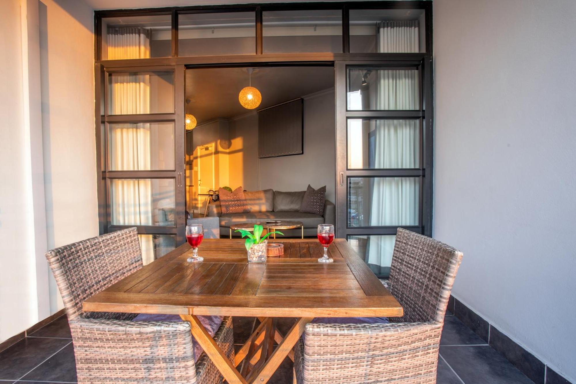 2 Sleeper With King Bed At Point Waterfront * Durban